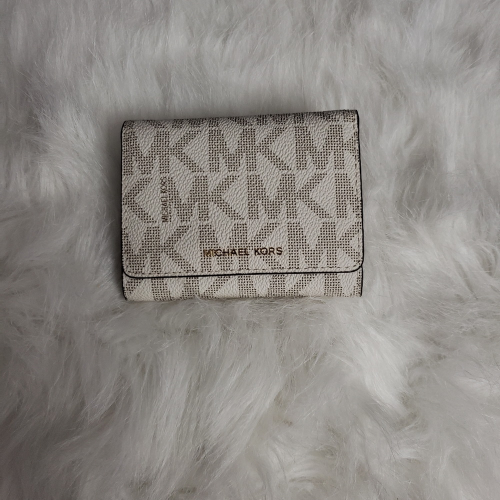 Michael Kors billfold wallet in Vanilla